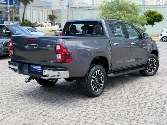 TOYOTA-HILUX-2.8 D-4D TURBO DIESEL CD SRX 4X4 AUTOMÁTICO TOYOTA-HILUX-2022