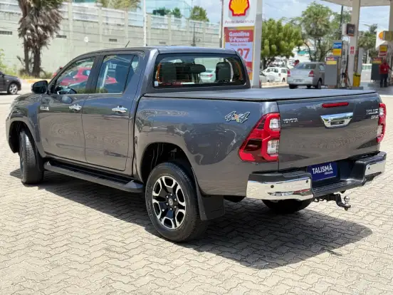TOYOTA-HILUX-2.8 D-4D TURBO DIESEL CD SRX 4X4 AUTOMÁTICO TOYOTA-HILUX-2022