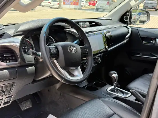TOYOTA-HILUX-2022