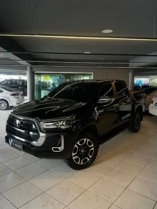 TOYOTA HILUX 2.8 D-4D TURBO DIESEL CD SRX 4X4 AUTOMÁTICO