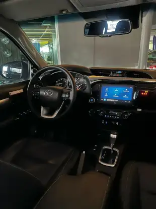 TOYOTA-HILUX-2.8 D-4D TURBO DIESEL CD SRX 4X4 AUTOMÁTICO TOYOTA-HILUX-2025