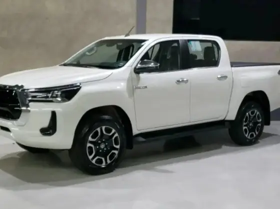 TOYOTA HILUX 2.8 D-4D TURBO DIESEL CD SRX 4X4 AUTOMÁTICO