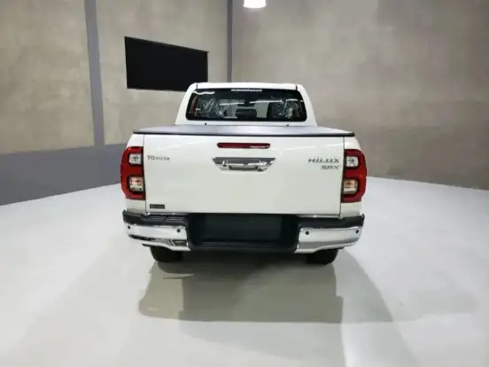 TOYOTA-HILUX-2.8 D-4D TURBO DIESEL CD SRX 4X4 AUTOMÁTICO TOYOTA-HILUX-2025
