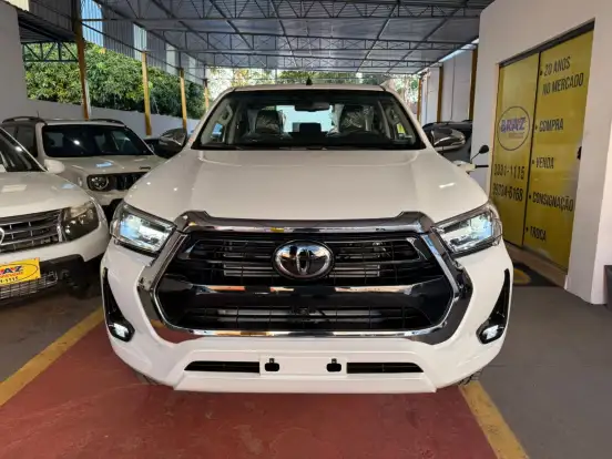 TOYOTA-HILUX-2.8 D-4D TURBO DIESEL CD SRX 4X4 AUTOMÁTICO TOYOTA-HILUX-2025