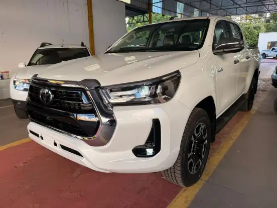 TOYOTA-HILUX-2.8 D-4D TURBO DIESEL CD SRX 4X4 AUTOMÁTICO TOYOTA-HILUX-2025