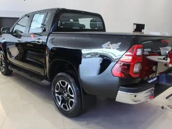 TOYOTA-HILUX-2.8 D-4D TURBO DIESEL CD SRX 4X4 AUTOMÁTICO TOYOTA-HILUX-2025