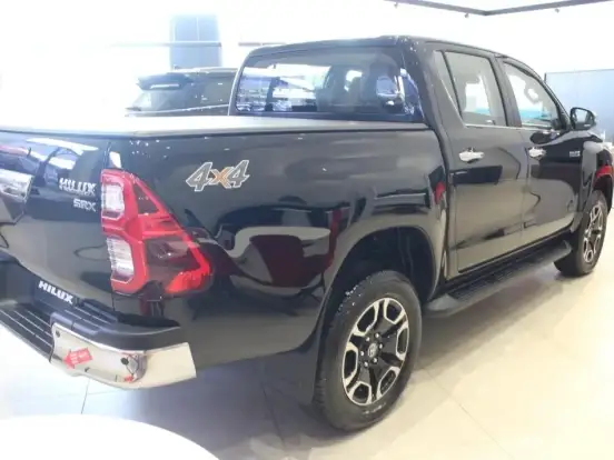 TOYOTA-HILUX-2.8 D-4D TURBO DIESEL CD SRX 4X4 AUTOMÁTICO TOYOTA-HILUX-2025