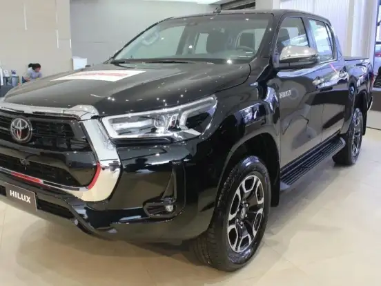 TOYOTA-HILUX-2.8 D-4D TURBO DIESEL CD SRX 4X4 AUTOMÁTICO TOYOTA-HILUX-2025