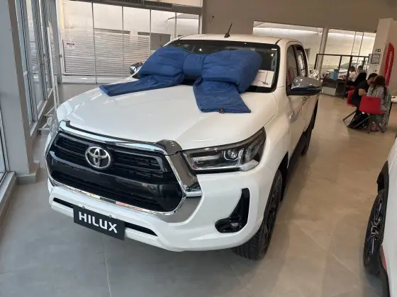 TOYOTA HILUX 2.8 D-4D TURBO DIESEL CD SRX 4X4 AUTOMÁTICO