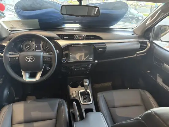 TOYOTA-HILUX-2.8 D-4D TURBO DIESEL CD SRX 4X4 AUTOMÁTICO TOYOTA-HILUX-2025