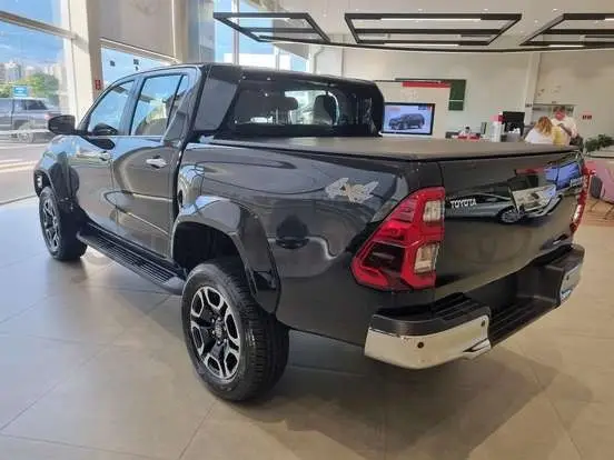 TOYOTA HILUX 2.8 D-4D TURBO DIESEL CD SRX PLUS 4X4 AUTOMÁTICO