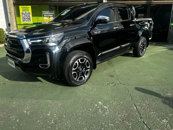 TOYOTA HILUX 2.8 D-4D TURBO DIESEL CD SRX PLUS 4X4 AUTOMÁTICO