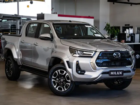 TOYOTA HILUX 2.8 D-4D TURBO DIESEL CD SRX PLUS 4X4 AUTOMÁTICO