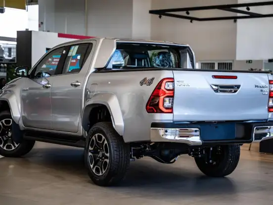 TOYOTA-HILUX-2025