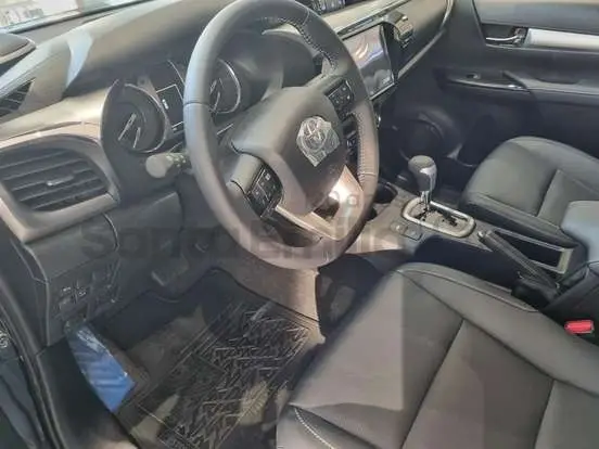TOYOTA HILUX 2.8 D-4D TURBO DIESEL CD SRX PLUS 4X4 AUTOMÁTICO