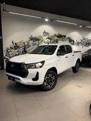 TOYOTA-HILUX-2022