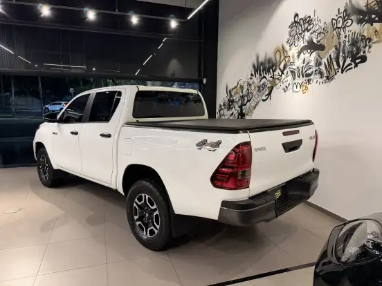 TOYOTA-HILUX-2022