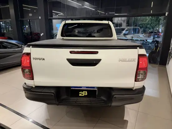 TOYOTA-HILUX-2022