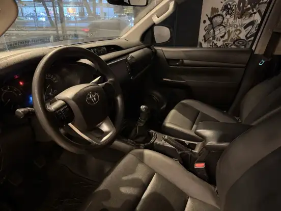 TOYOTA-HILUX-2022