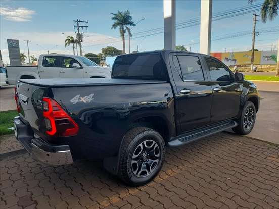 TOYOTA-HILUX-2.8 D-4D TURBO DIESEL CD SRX 4X4 AUTOMÁTICO TOYOTA-HILUX-2024