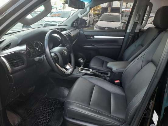 TOYOTA-HILUX-2.8 D-4D TURBO DIESEL CD SRX 4X4 AUTOMÁTICO TOYOTA-HILUX-2024
