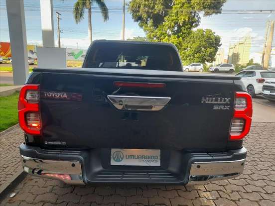 TOYOTA-HILUX-2.8 D-4D TURBO DIESEL CD SRX 4X4 AUTOMÁTICO TOYOTA-HILUX-2024