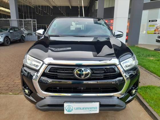 TOYOTA HILUX 2.8 D-4D TURBO DIESEL CD SRX 4X4 AUTOMÁTICO