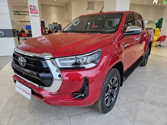 TOYOTA HILUX 2.8 D-4D TURBO DIESEL CD SRX 4X4 AUTOMÁTICO