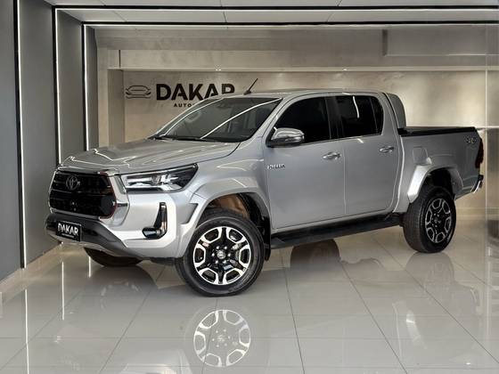 TOYOTA HILUX 2.8 D-4D TURBO DIESEL CD SRX PLUS 4X4 AUTOMÁTICO