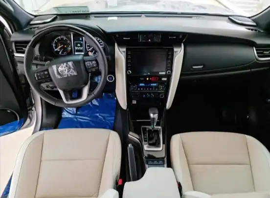 TOYOTA-HILUX SW4-2025