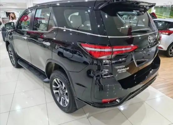 TOYOTA-HILUX SW4-2025