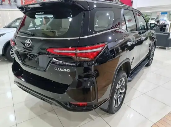 TOYOTA-HILUX SW4-2025