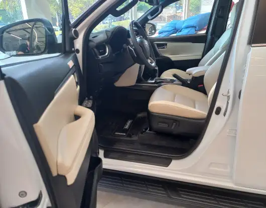 TOYOTA-HILUX SW4-2025