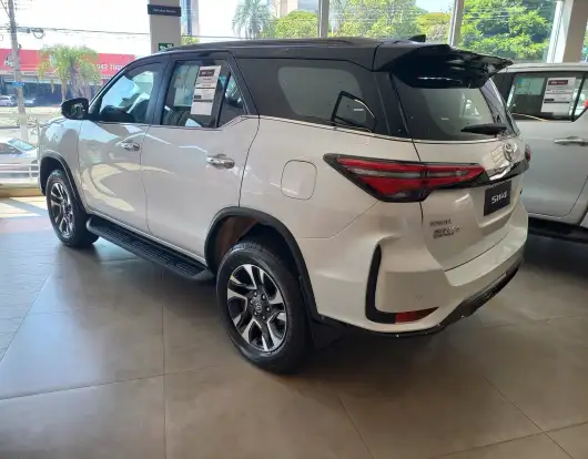 TOYOTA-HILUX SW4-2025
