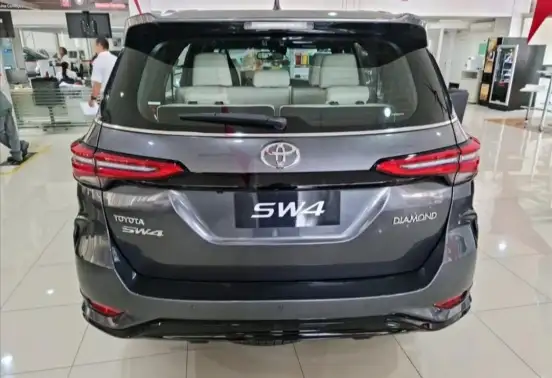 TOYOTA-HILUX SW4-2025