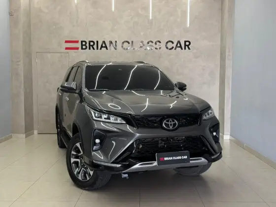 TOYOTA HILUX SW4 2.8 D-4D TURBO DIESEL DIAMOND 7L 4X4 AUTOMÁTICO