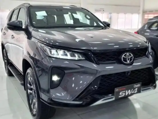 TOYOTA-HILUX SW4-2.8 D-4D TURBO DIESEL DIAMOND 7L 4X4 AUTOMÁTICO TOYOTA-HILUX SW4-2025