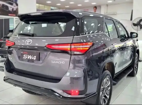 TOYOTA-HILUX SW4-2025
