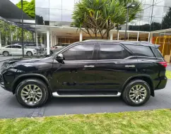 TOYOTA HILUX SW4 2.8 D-4D TURBO DIESEL SRX 7L 4X4 AUTOMÁTICO TOYOTA HILUX SW4 2.8 D-4D TURBO DIESEL SRX 7L 4X4 AUTOMÁTICO