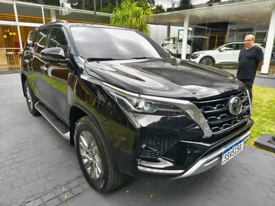 TOYOTA-HILUX SW4-2.8 D-4D TURBO DIESEL SRX 7L 4X4 AUTOMÁTICO TOYOTA-HILUX SW4-2023
