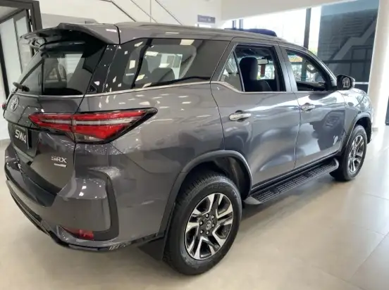 TOYOTA-HILUX SW4-2025