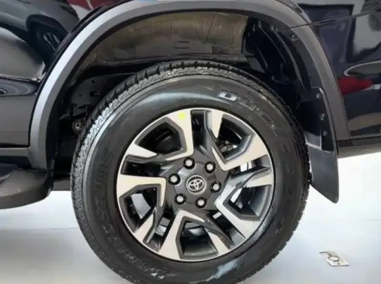 TOYOTA-HILUX SW4-2025