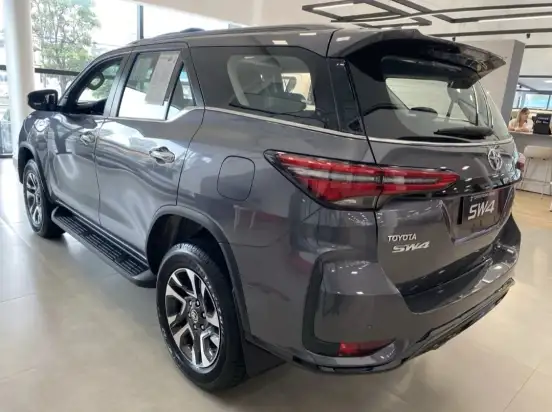 TOYOTA-HILUX SW4-2025
