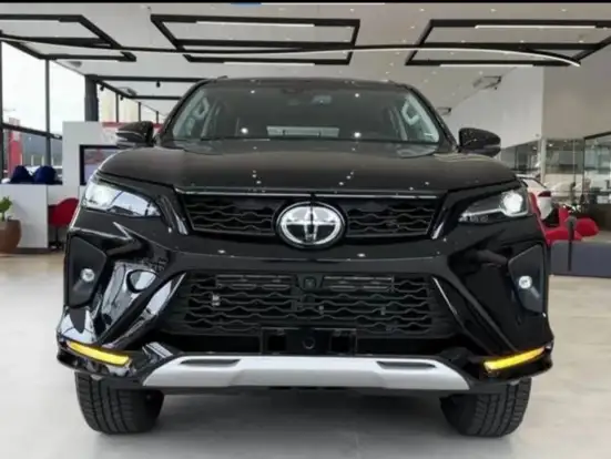 TOYOTA-HILUX SW4-2.8 D-4D TURBO DIESEL SRX PLATINUM 7L 4X4 AUTOMÁTICO TOYOTA-HILUX SW4-2025