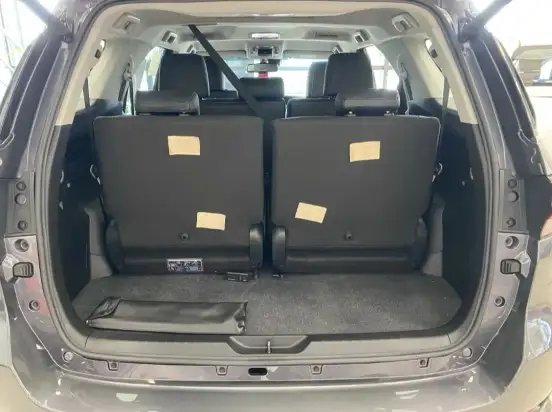 TOYOTA-HILUX SW4-2025
