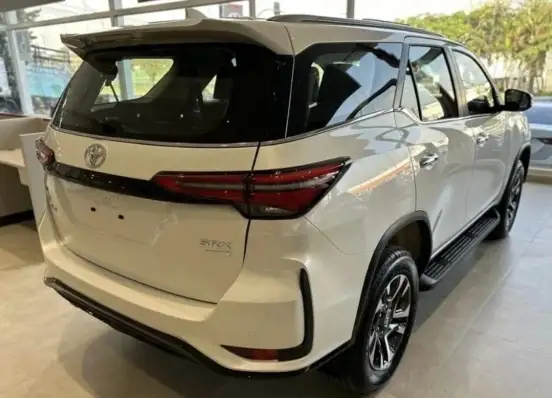 TOYOTA-HILUX SW4-2025
