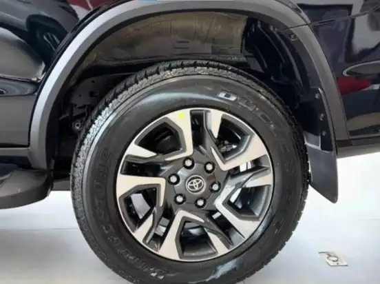 TOYOTA-HILUX SW4-2025