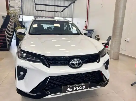 TOYOTA-HILUX SW4-2025