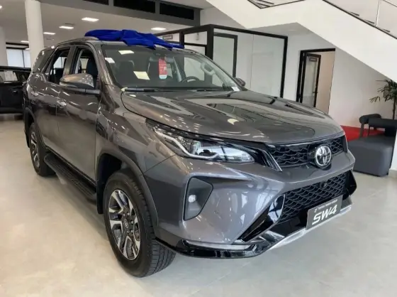 TOYOTA HILUX SW4 2.8 D-4D TURBO DIESEL SRX PLATINUM 7L 4X4 AUTOMÁTICO