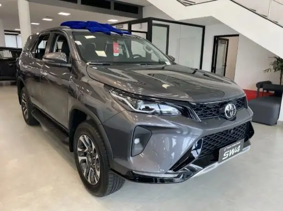 TOYOTA-HILUX SW4-2025